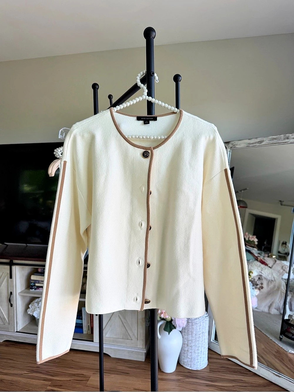 Ann Taylor Women's Cardigan Cream Medium Like New